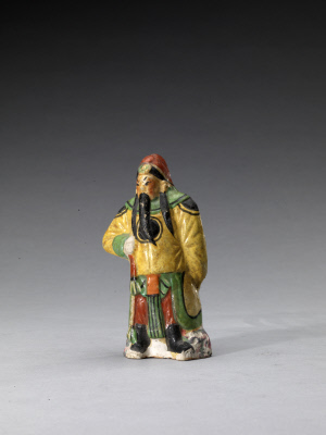 图片[1]-Old clay figurines with yellow coats and red hoods-China Archive